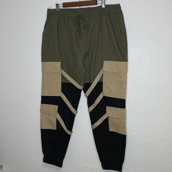 - Fashion Nova Block it Out Cargo Joggers - Picture 5 of 12